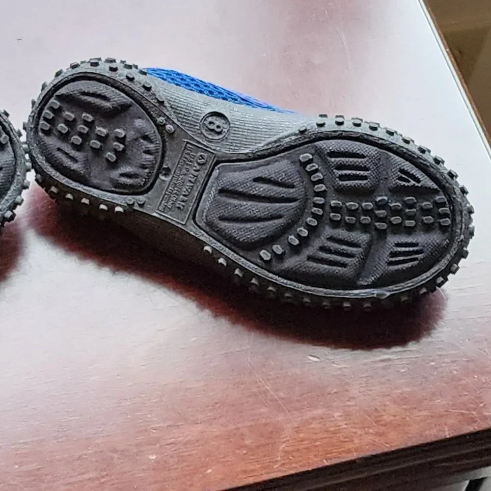 NWOT Airwalk Blue/Black Kids Water Shoes Size 8